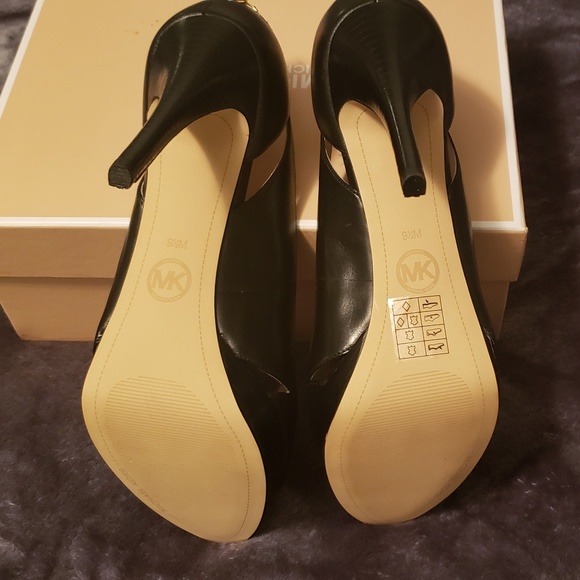 Michael Kors Hamilton Open Toe Heel - Picture 4 of 6